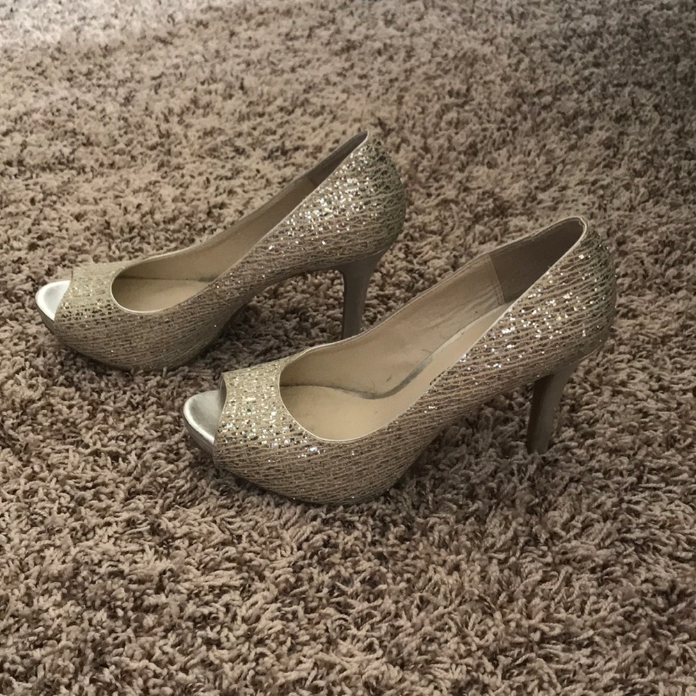 Heels - Picture 2 of 3